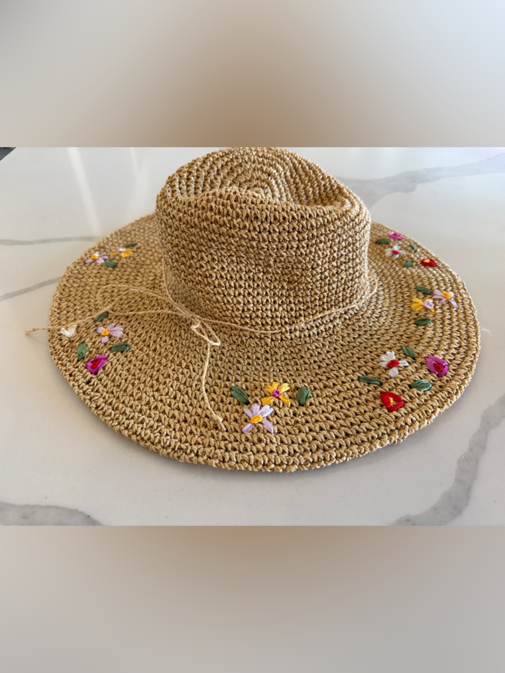 Super Cute Floppy Straw Sun Hat with Embroidered Flowers + Raffia Bow. Wmn’s Med